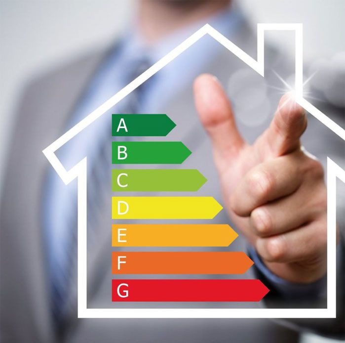 Soluciones Energéticas y Reformas, S.L. hombre con eficiencia energética 